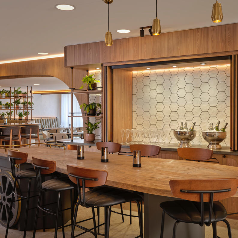 lock84 bar & Restaurant